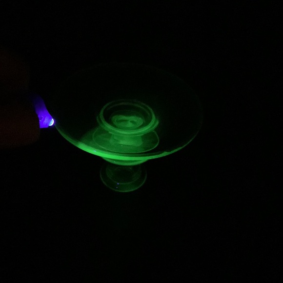 Uranium glass single candle holder 4” tall - Picture 4 of 4